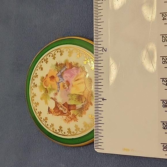 Limoges trinket box. - Picture 4 of 4